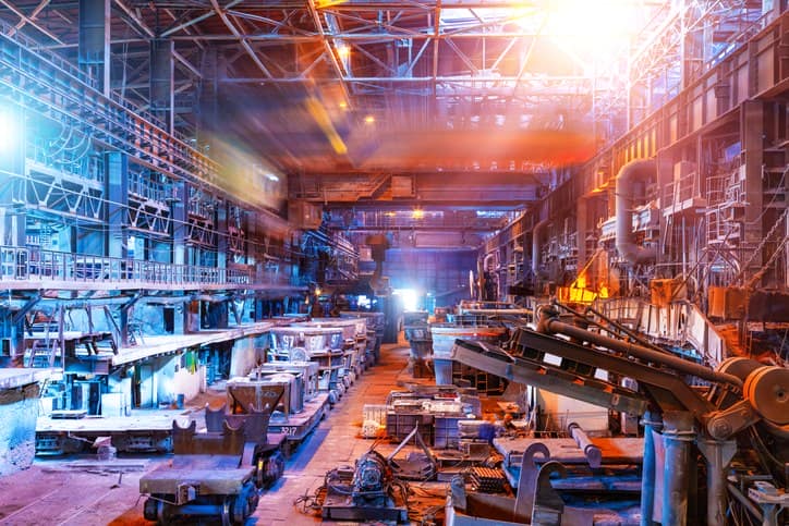 wnętrze zakładu metalurgicznego